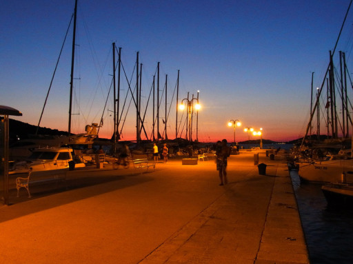 Foto eines Hafens bei Sibenik -  Organisation eines Segelurlaub in Kroatien